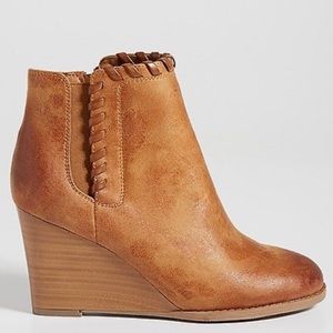 New!! “Tina” Faux Leather Wedge w/ Braided Trim